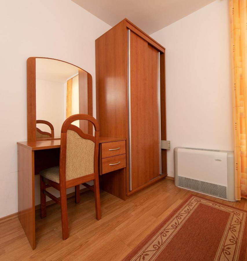 Apartmani Biser Tucepi Bagian luar foto