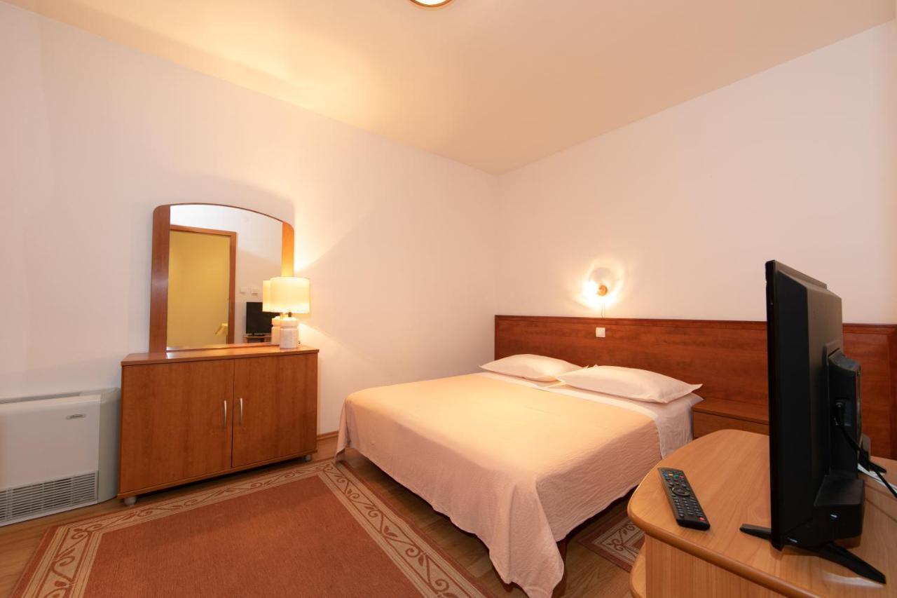 Apartmani Biser Tucepi Bagian luar foto